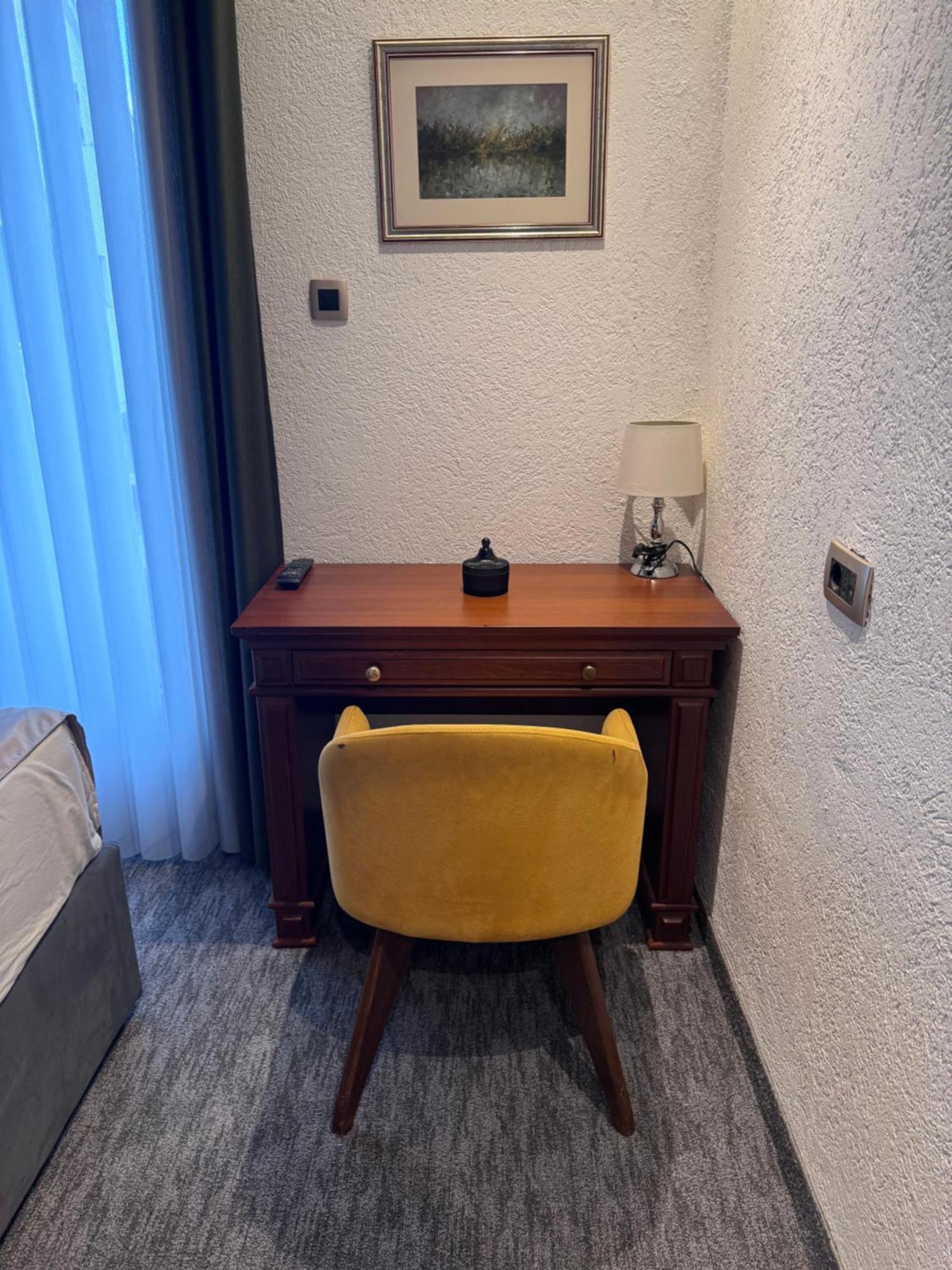 Hotel Ideall Подгорица Экстерьер фото