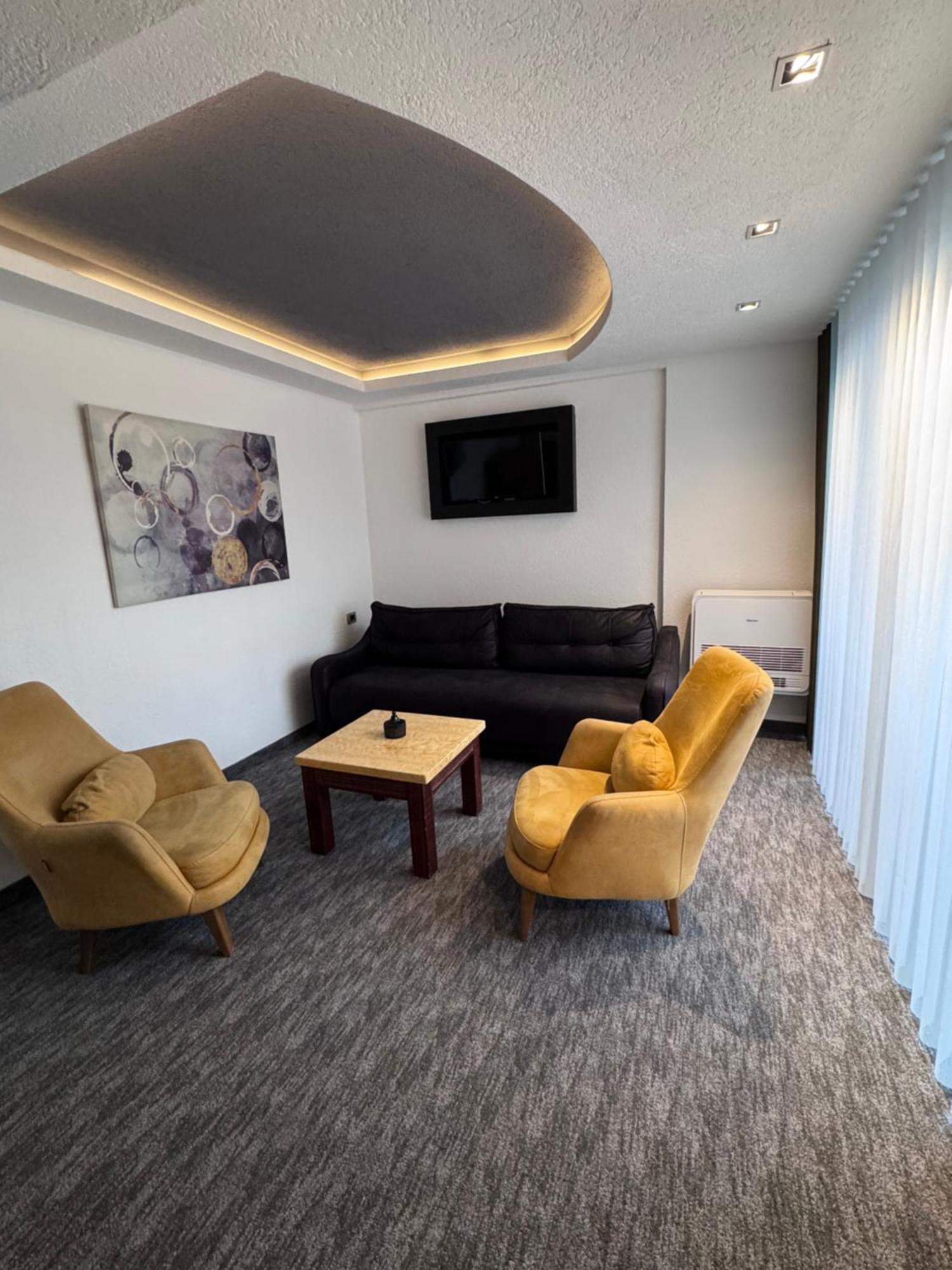 Hotel Ideall Подгорица Экстерьер фото
